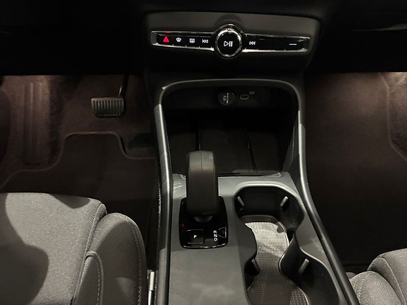 Volvo EX40 13 of 16