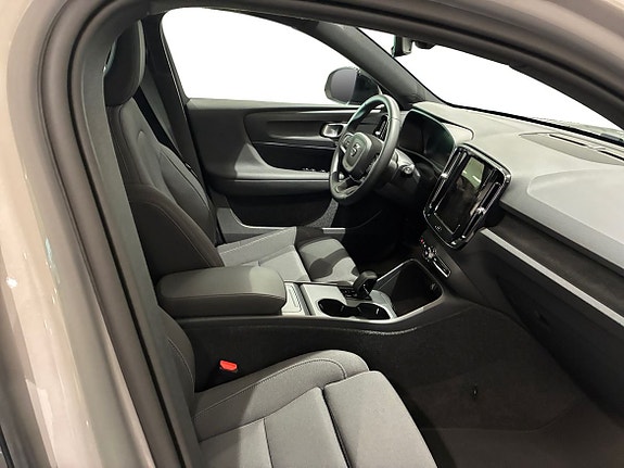 Volvo EX40 5 of 16