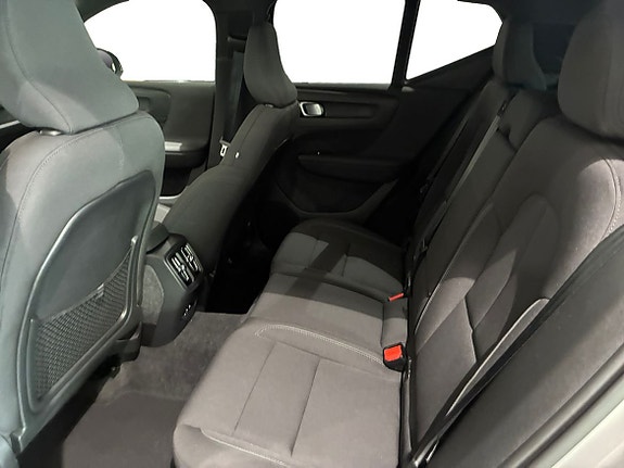 Volvo EX40 7 of 16