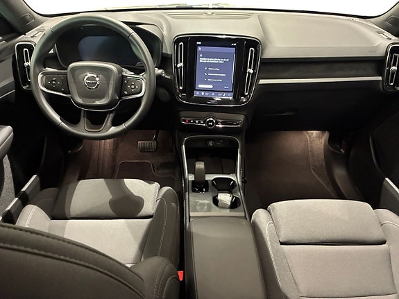Volvo EX40 6 of 16