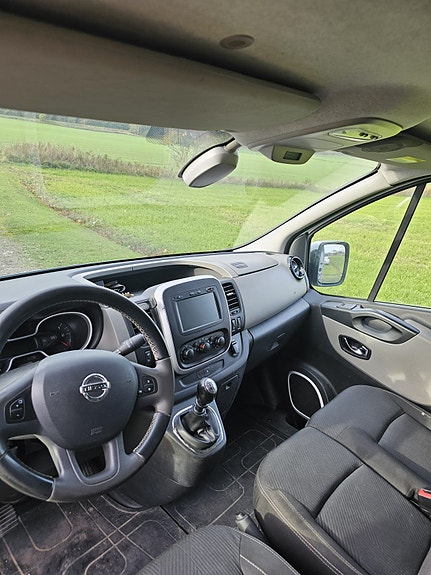 Nissan NV300 7 of 7