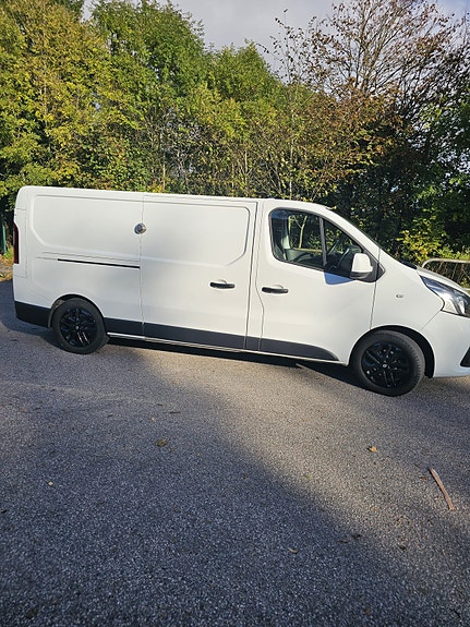 Nissan NV300 3 of 7
