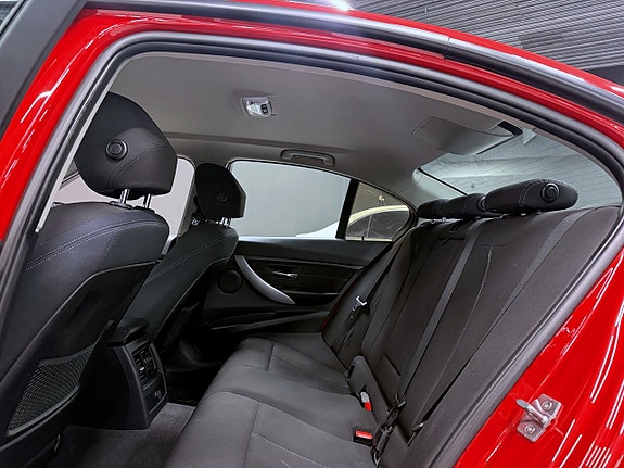 BMW 320d 8 of 14