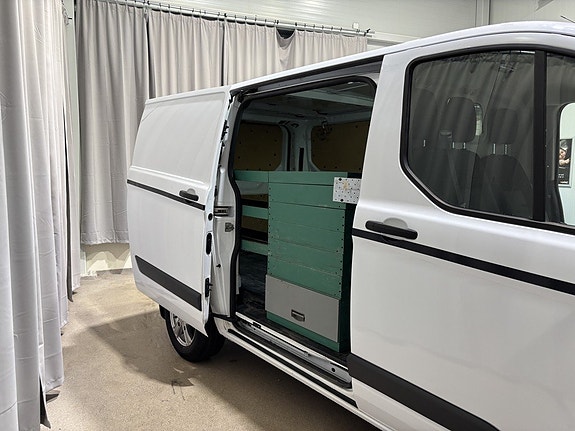 Ford Transit Custom 13 of 28