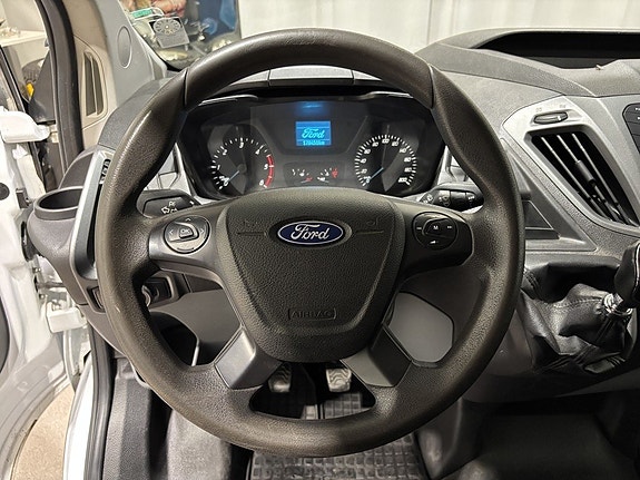 Ford Transit Custom 17 of 28