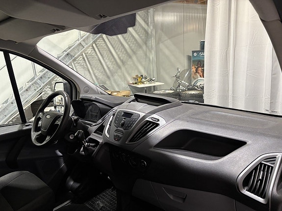 Ford Transit Custom 24 of 28