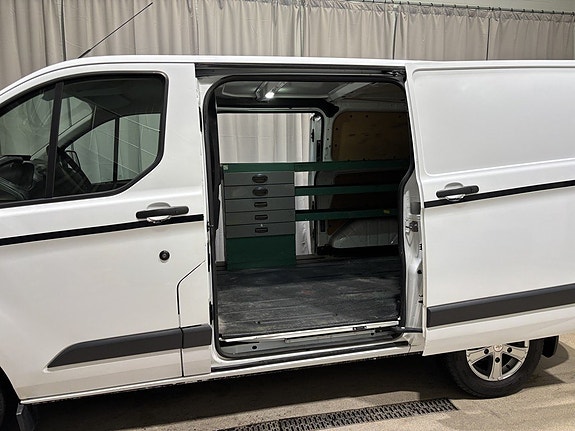 Ford Transit Custom 12 of 28