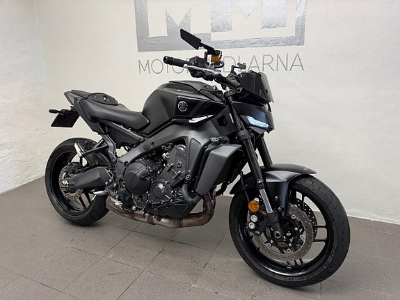 Yamaha MT-09 4 of 11