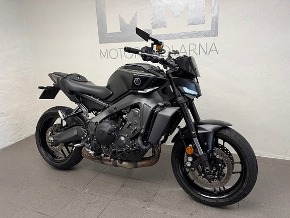 Yamaha MT-09 3 of 11