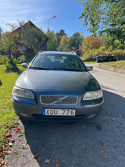 Volvo V70 2 of 13