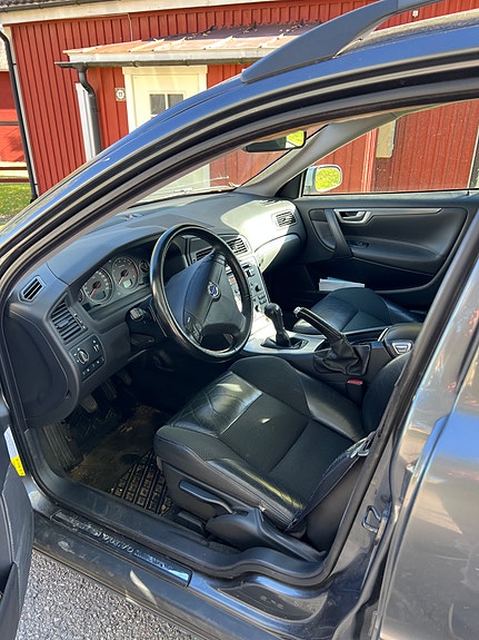 Volvo V70 10 of 13