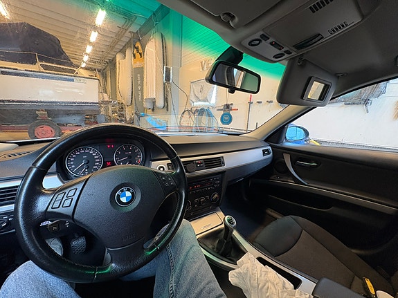 BMW 318i 4 of 4