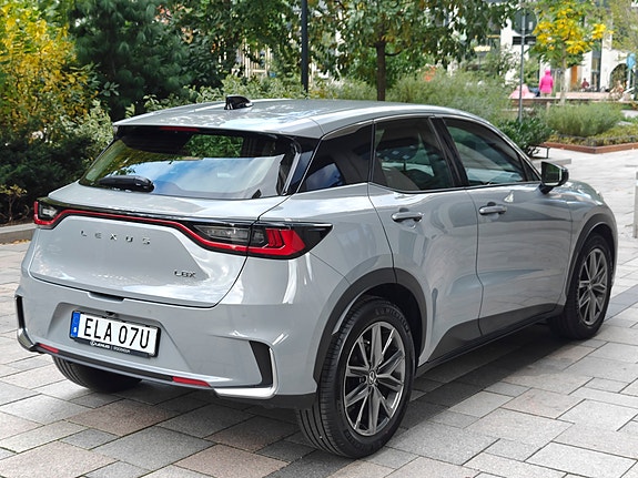 Lexus LBX 6 of 18