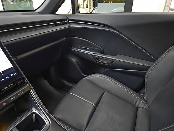 Lexus LBX 13 of 18