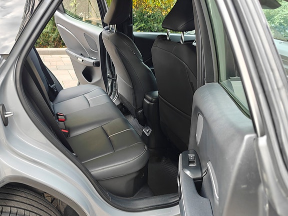 Lexus LBX 17 of 18