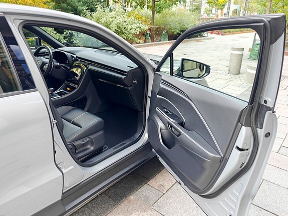 Lexus LBX 16 of 18