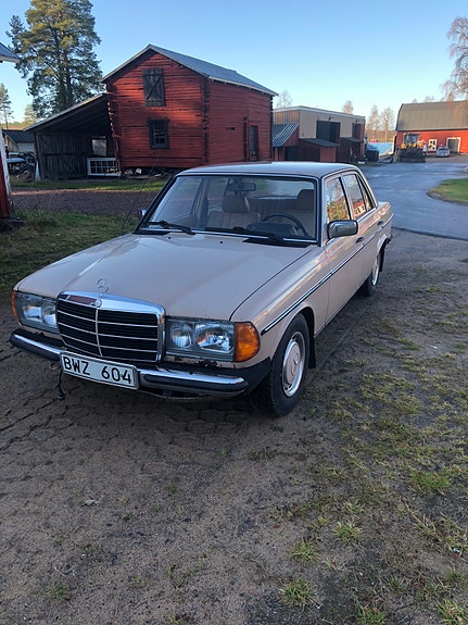 Mercedes-Benz 240 D