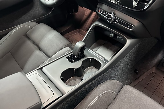 Volvo EX40 21 of 24
