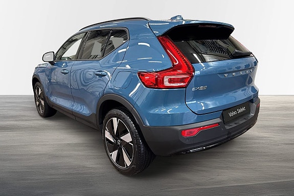 Volvo EX40 2 of 24