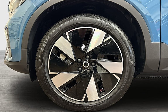 Volvo EX40 10 of 24