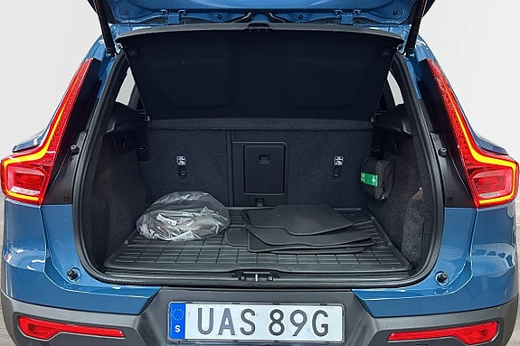 Volvo EX40 14 of 24