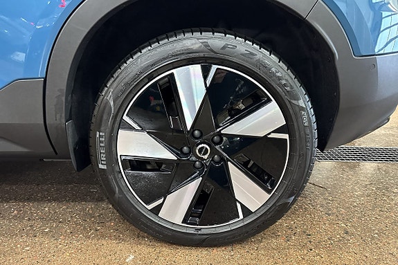 Volvo EX40 15 of 24