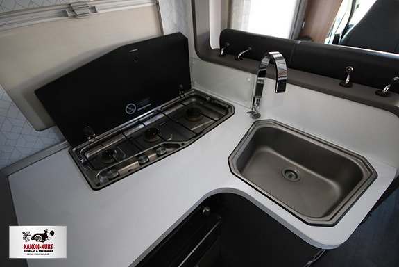 Adria Coral Supreme 670 SLT 11 of 14