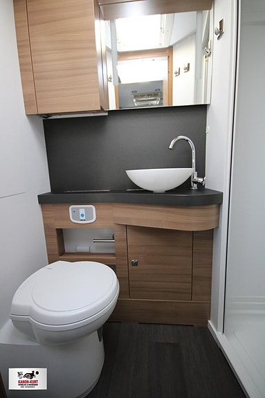 Adria Coral Supreme 670 SLT 13 of 14