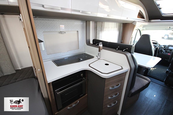 Adria Coral Supreme 670 SLT 10 of 14