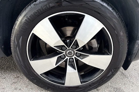 Volvo XC40 17 of 28