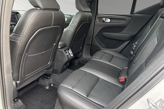 Volvo XC40 8 of 28