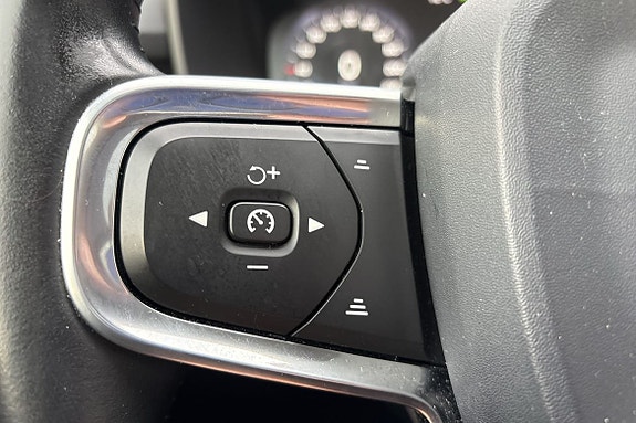 Volvo XC40 23 of 28