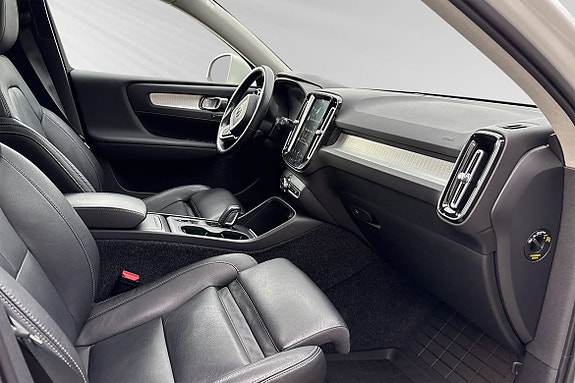 Volvo XC40 10 of 28