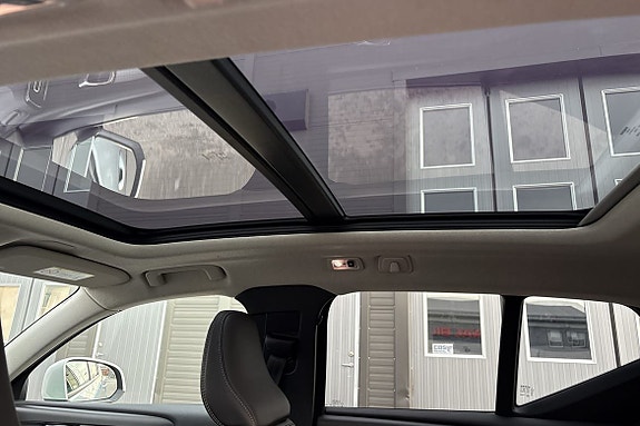 Volvo XC40 12 of 28