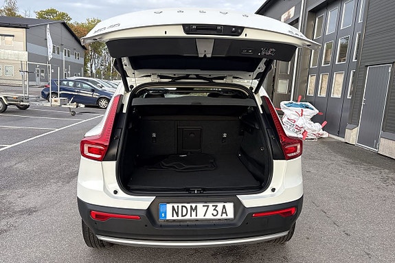 Volvo XC40 14 of 28
