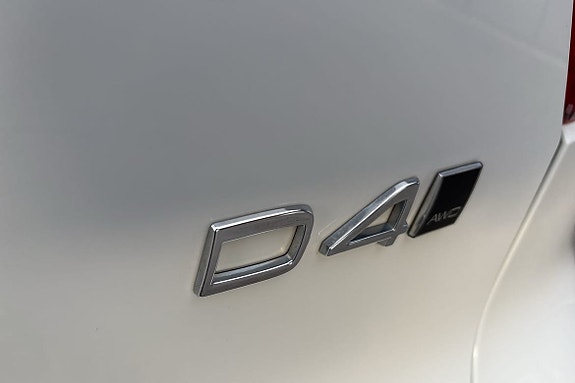 Volvo XC40 13 of 28