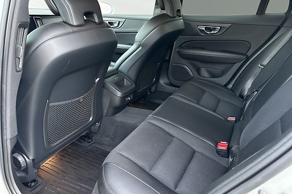Volvo V60 8 of 23