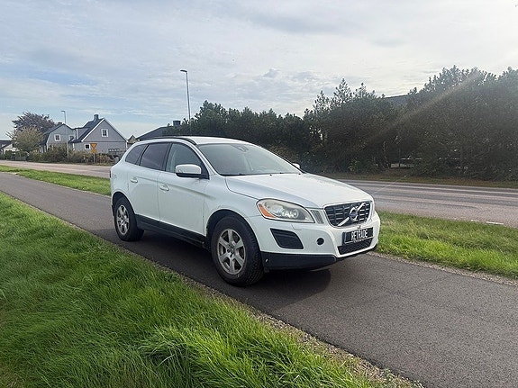 Volvo XC60 2 of 5