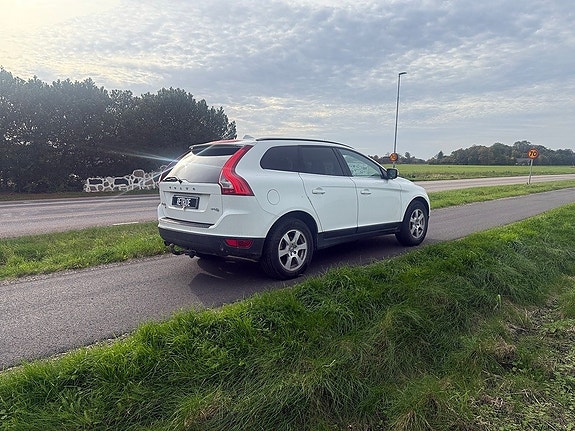 Volvo XC60 3 of 5