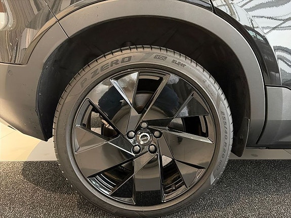 Volvo EX40 23 of 25