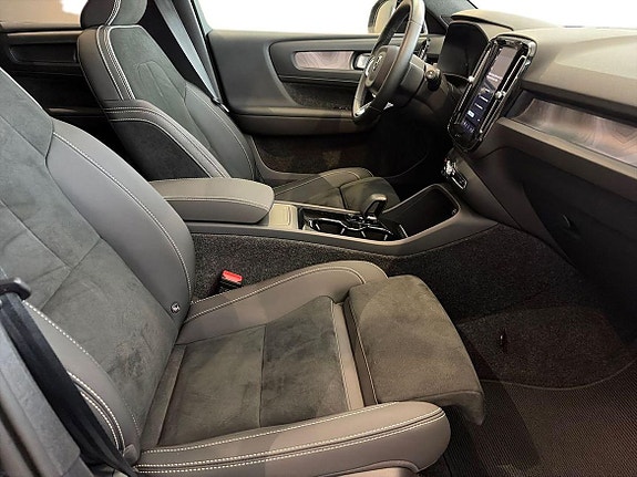 Volvo EX40 18 of 25