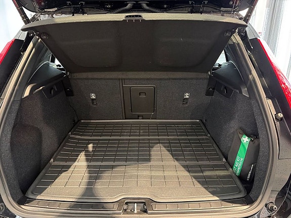 Volvo EX40 9 of 25