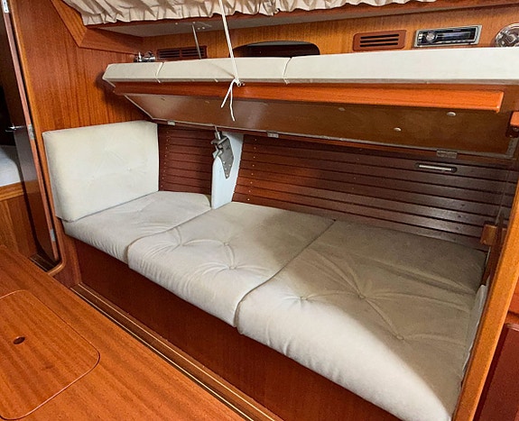 Hallberg-Rassy 342 17 of 24