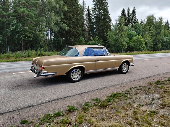 Mercedes-Benz 280 SE 3 of 8