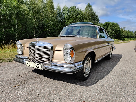 Mercedes-Benz 280 SE 2 of 8
