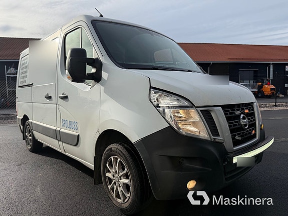 Nissan NV400 2 of 12