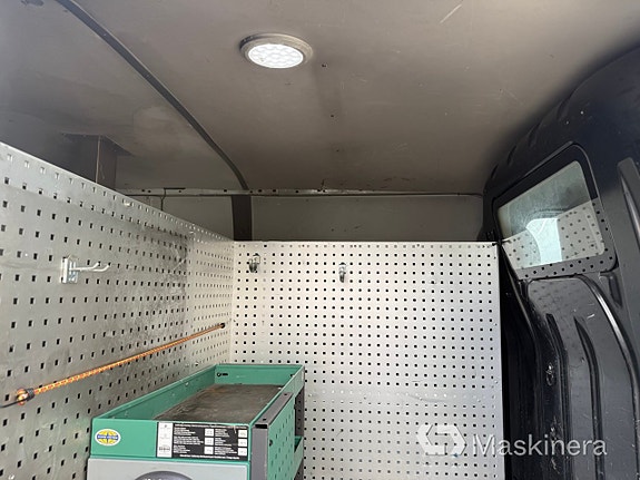 Nissan NV400 8 of 12