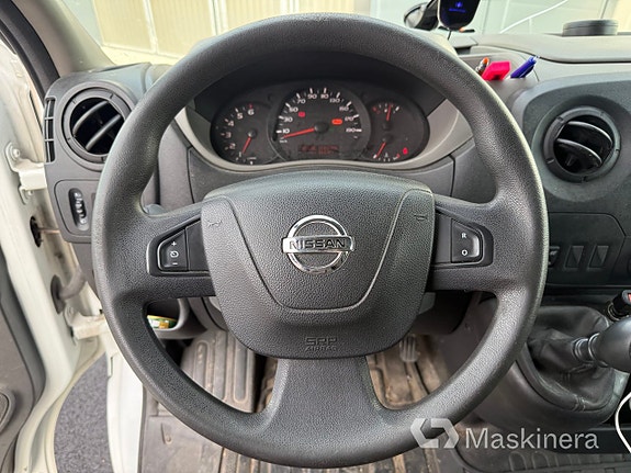 Nissan NV400 7 of 12