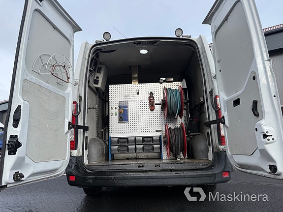 Nissan NV400 10 of 12