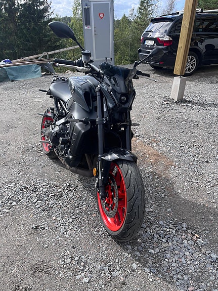 Yamaha MT-09 2 of 3
